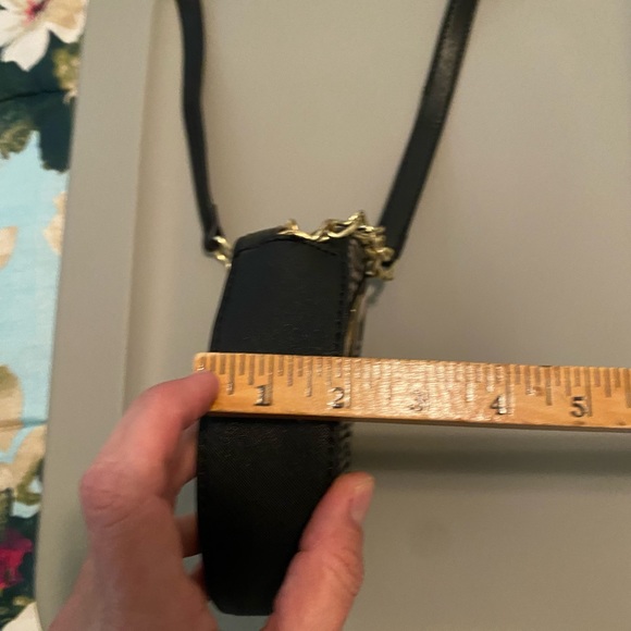 Crossbody women’s round purse in black - Picture 3 of 3